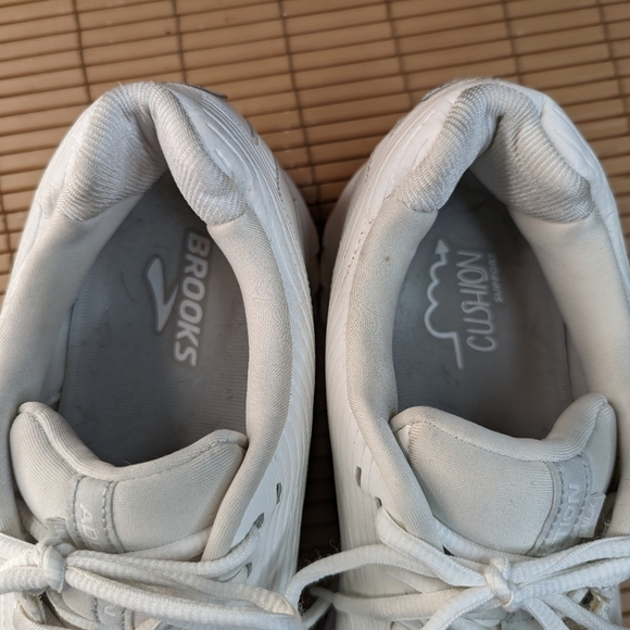 Brooks Addiction Walker 2 Triple White 1103181D142 Men's sz 13. 128.1pm - Picture 9 of 11